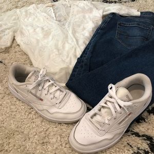 Reebok classic white leather tennis shoes